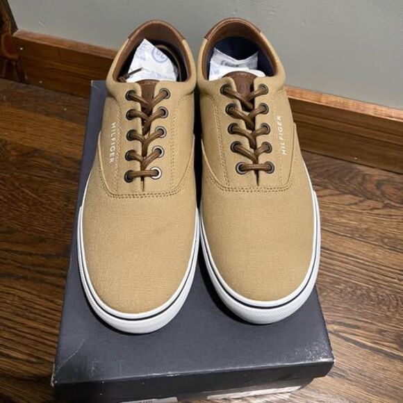 New Tommy Hilfiger Men’s 8.5 Canvas Shoes Beige Classic Casual